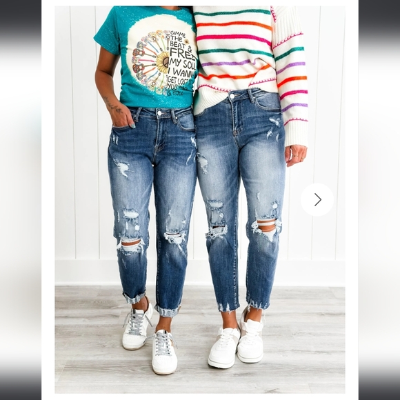 Risen Medium Wash High Rise Boyfriend Jeans - Picture 4 of 10